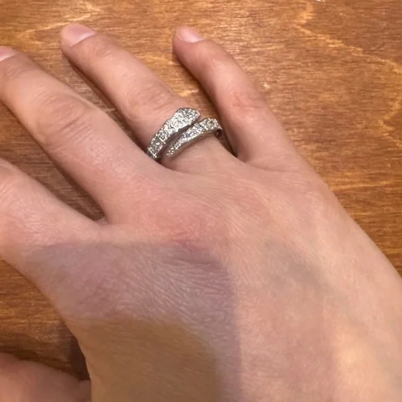 Serpenti Elegant Silver Crystal Ring - Picture 7 of 8